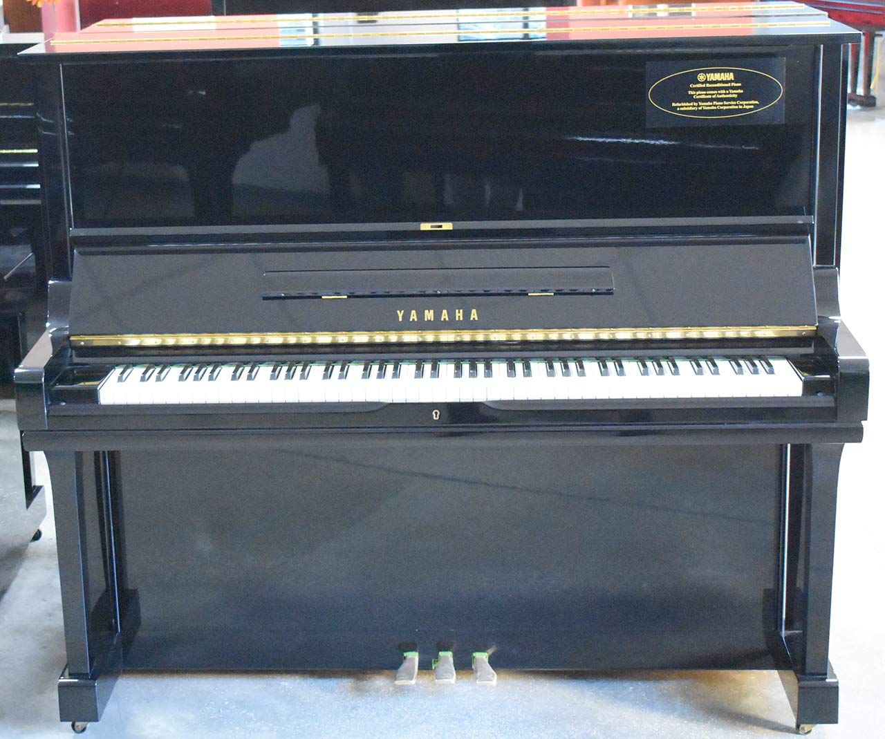 Yamaha YUXPE Polished Ebony Pianoforte Verticale